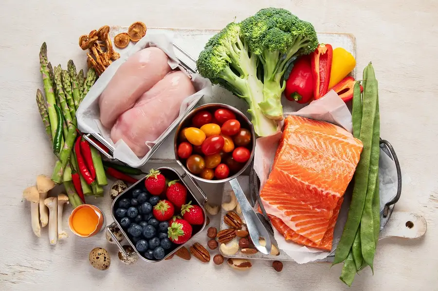 Guía para el paciente: La mejor dieta pre y postoperatoria para la cirugía oculofacial.